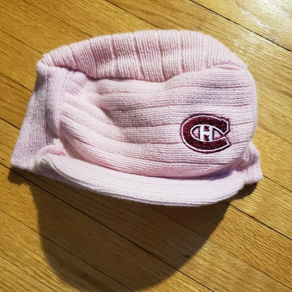 Pink knit Canadians hat - Picture 3 of 5